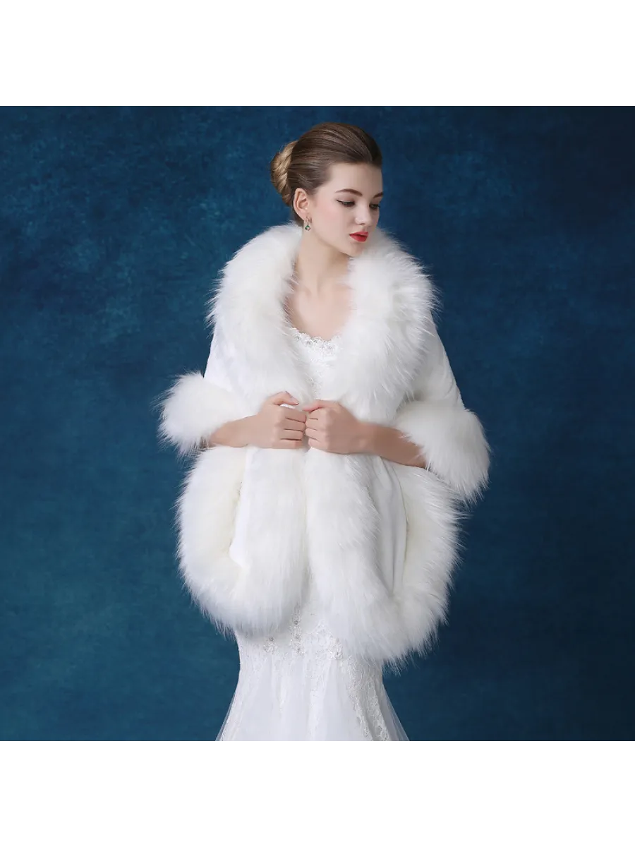 Меховая пелерина. Белая накидка. Как называется белая накидка. Меховая накидка для невесты. Шуба пончо 2022 beliy.