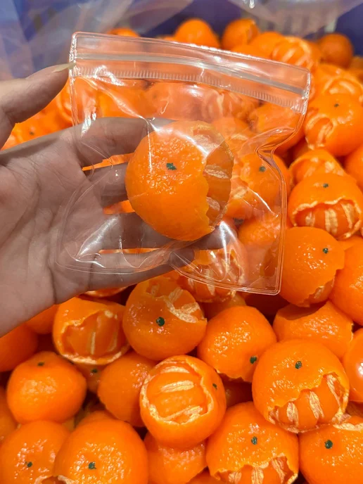 LAWE Toy Palace Новогодняя антистресс-игрушка сквиш Mandarin 5 см брелок, оранжевый, фото 5