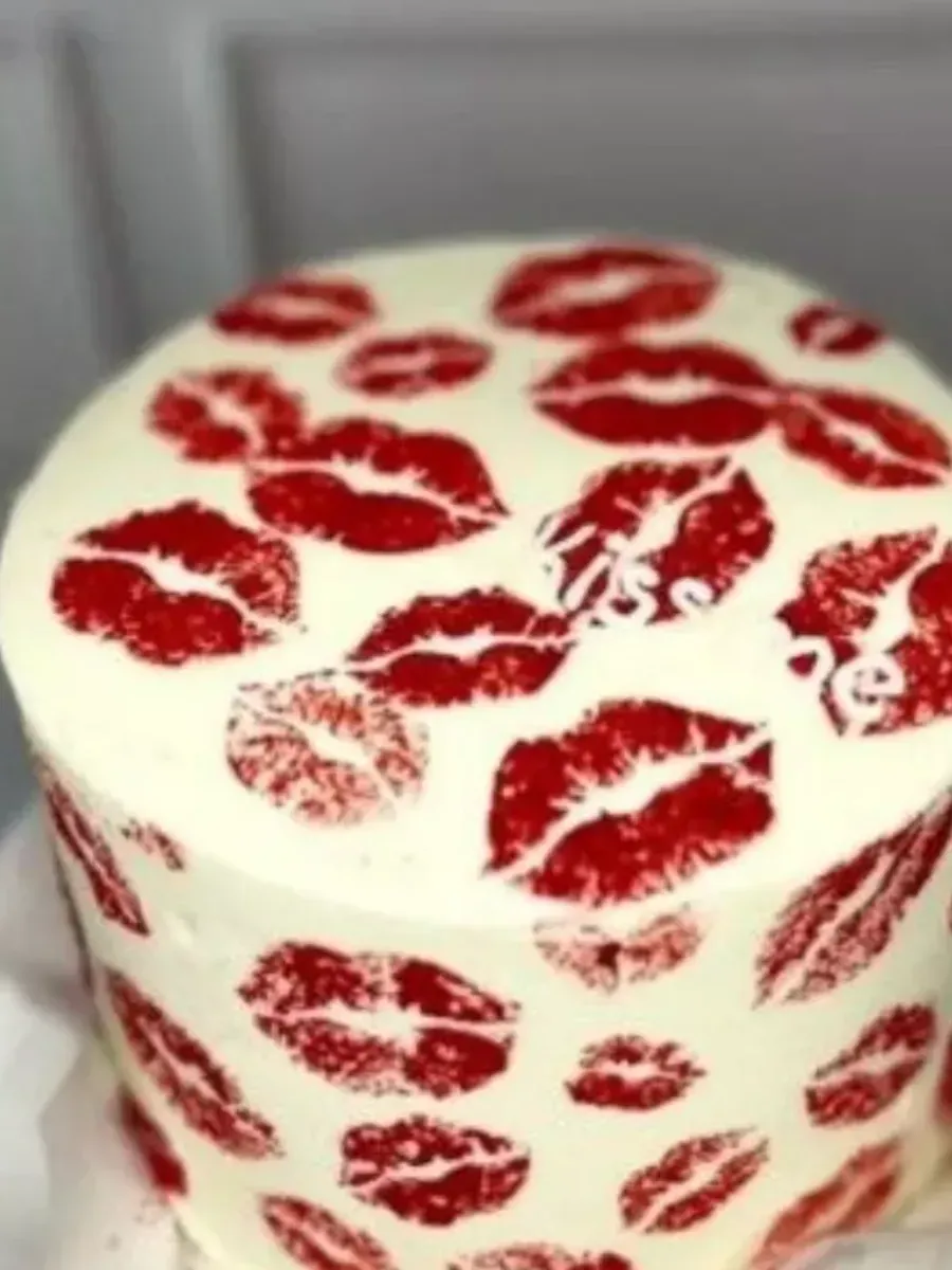 Трафарет губы фото 2